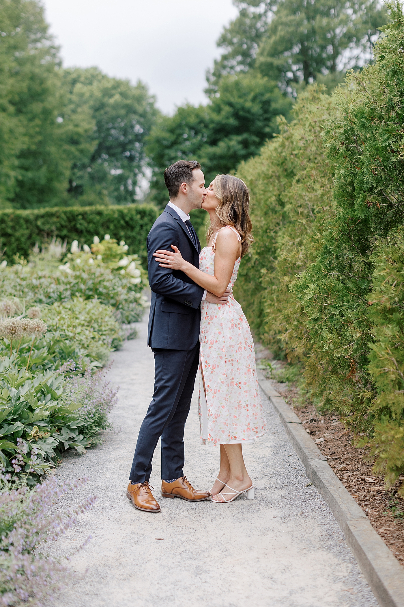 Couple kissing at Longwood Garden | Engagement Session Guides by Hope Helmuth Photography
