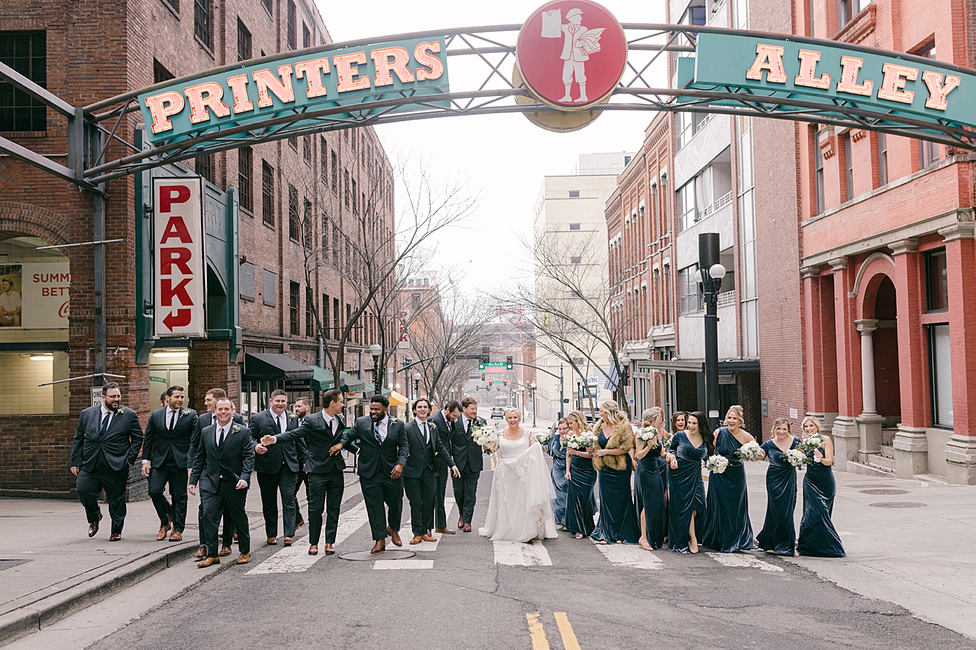 Wedding party at Printers Alley | Photo by Hope Helmuth Photography
