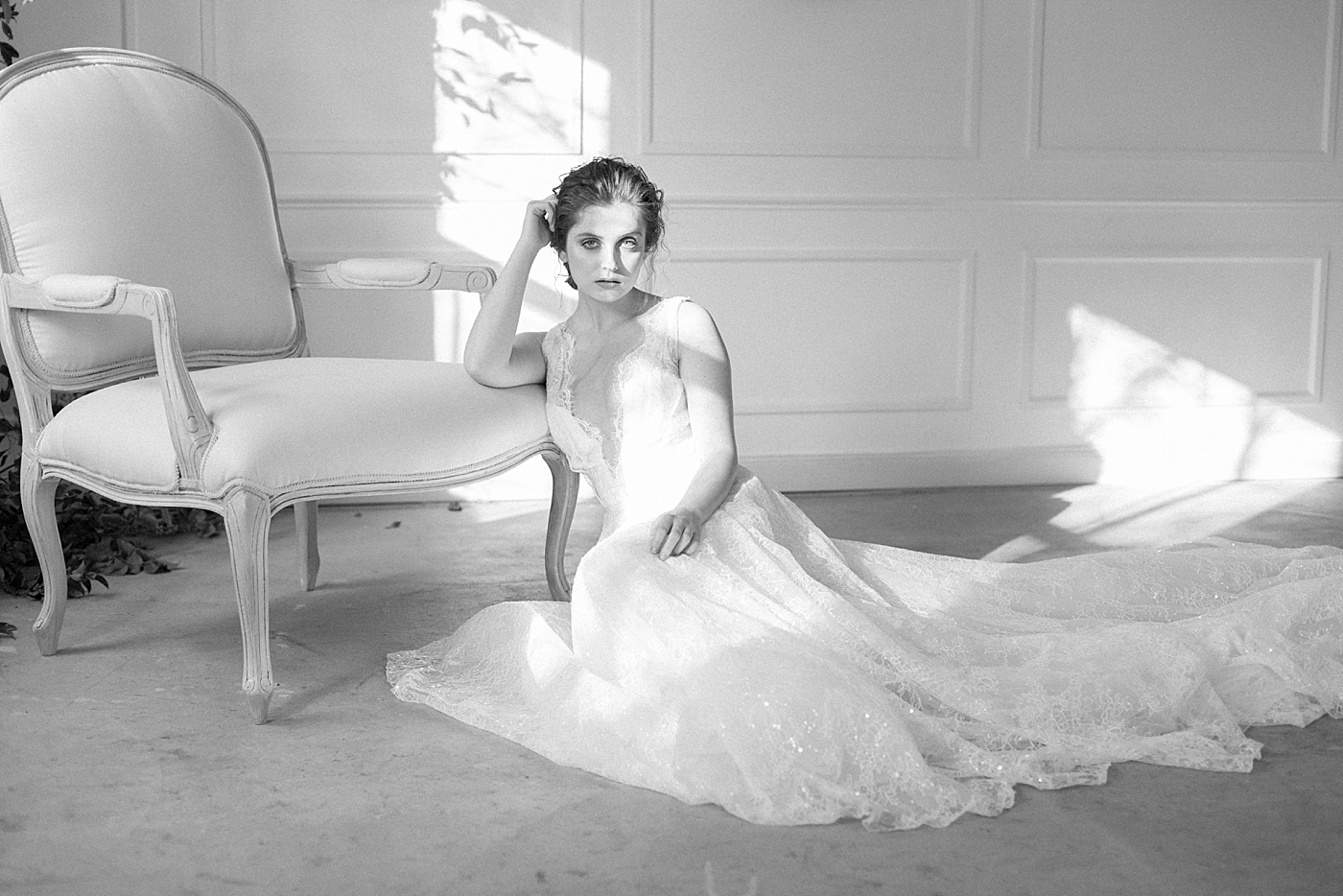 Black and white image of bride sitting on the floor | Photo by Hope Helmuth Photograpghy