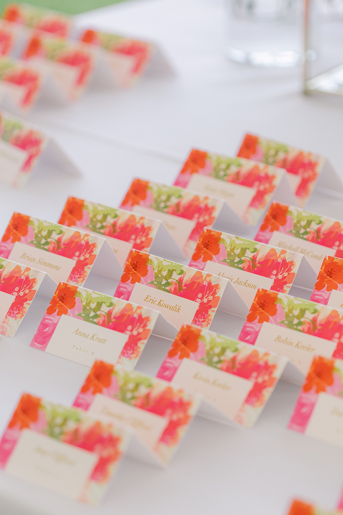 Floral seating chart cards with guest names | Image by Hope Helmuth Photography