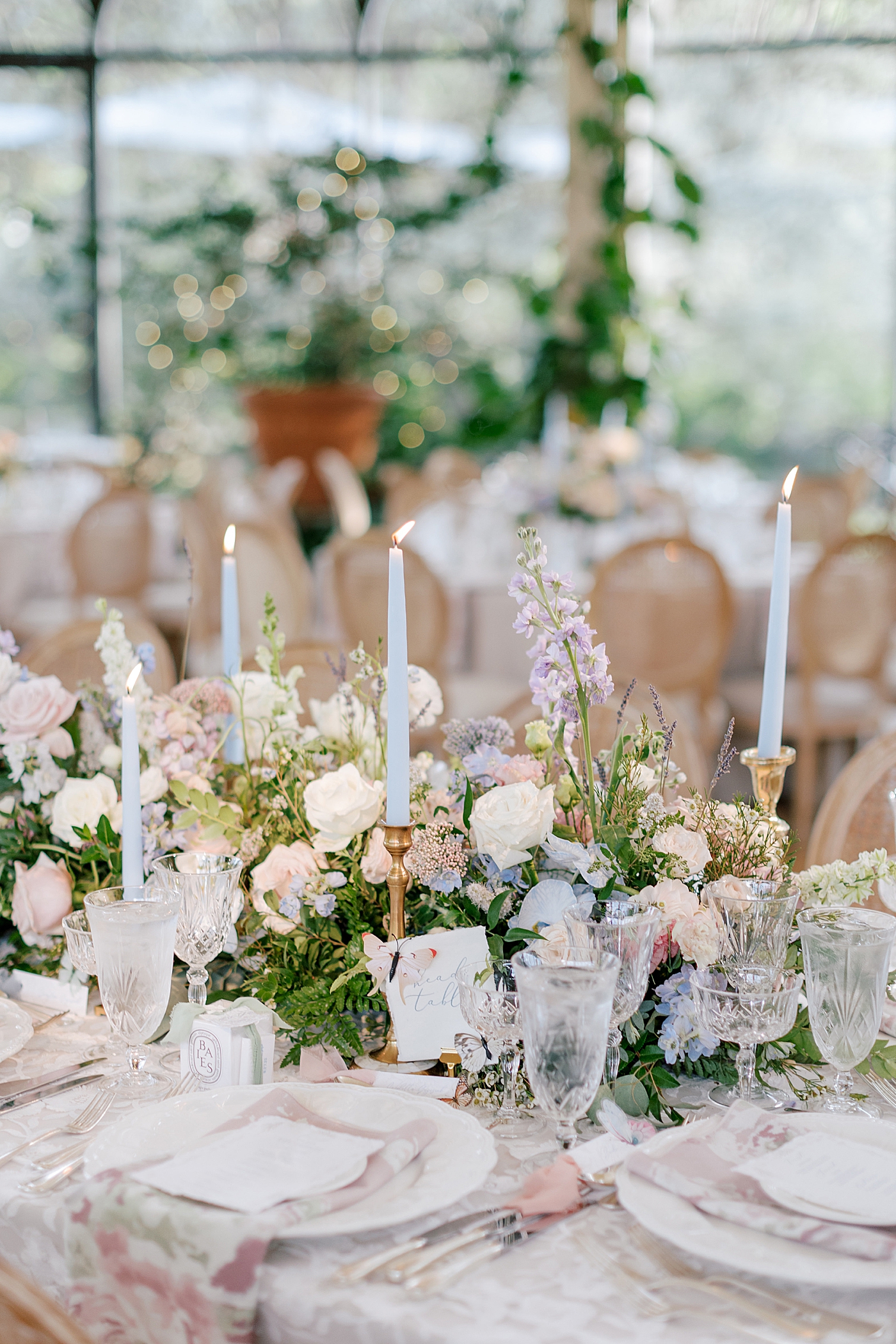 Reception table with tapered candles and florals | Image by Hope Helmuth Photography