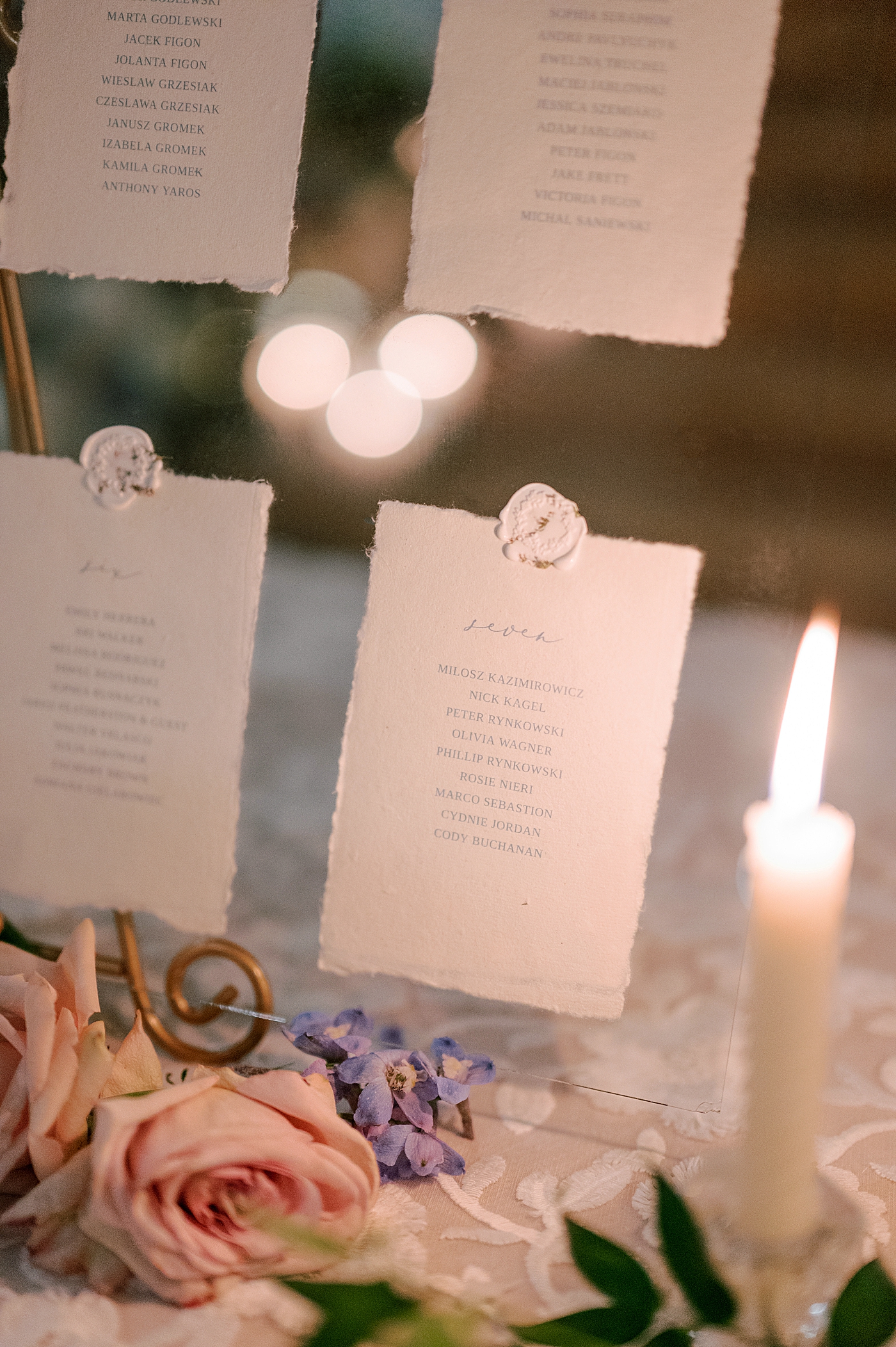 Custom wedding signage with candles | Image by Hope Helmuth Photography