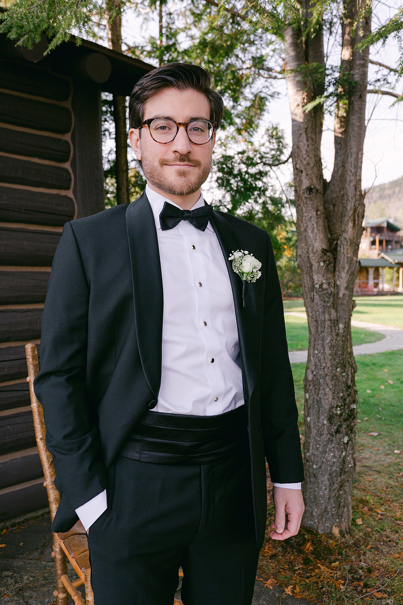 Groom portrait outside | Image by Hope Helmuth Photography
