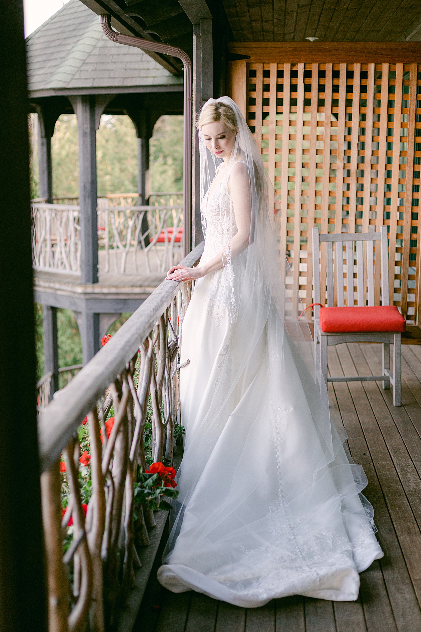 Bridal portraits during Lake Placid Lodge Wedding | Image by Hope Helmuth Photography
