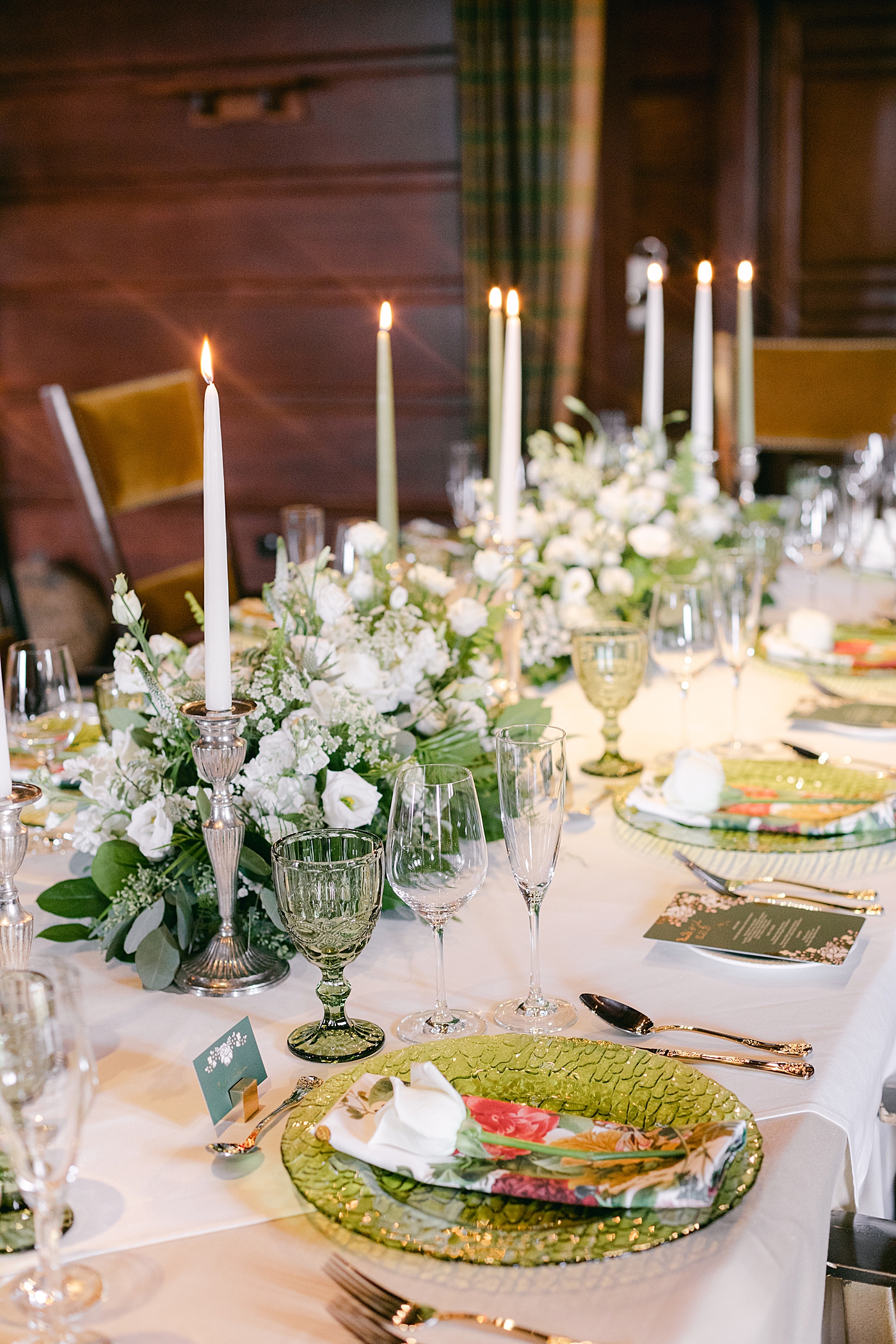 Reception table during Lake Placid Lodge Wedding | Image by Hope Helmuth Photography