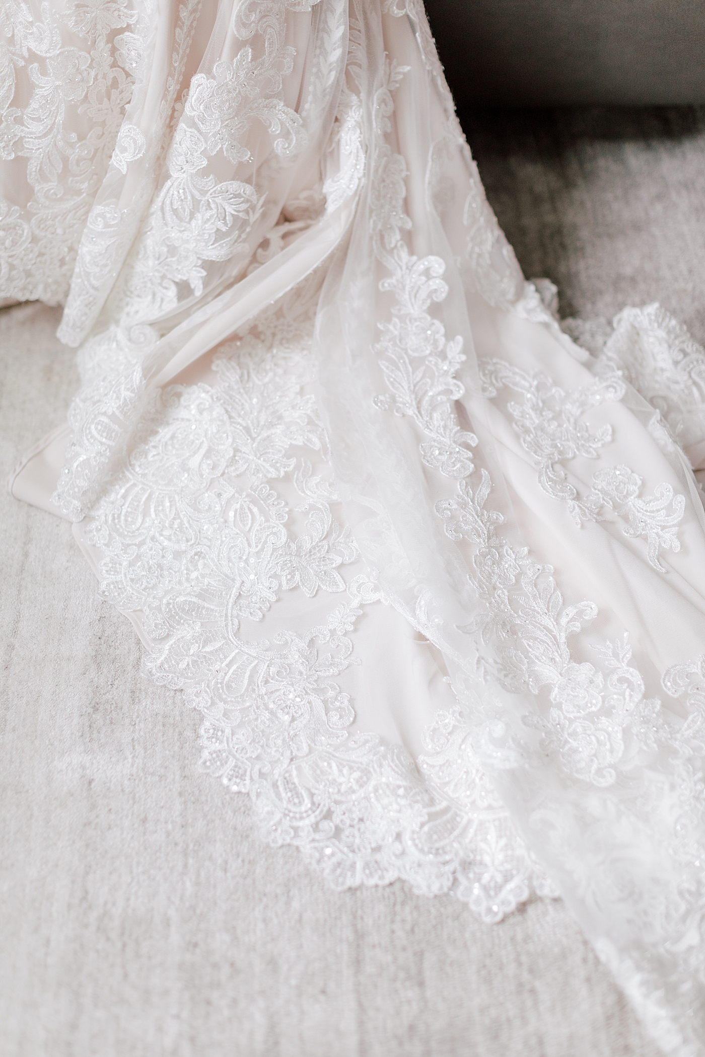 Detail of brides gown during River House Odette's Wedding | Image by Hope Helmuth Photography