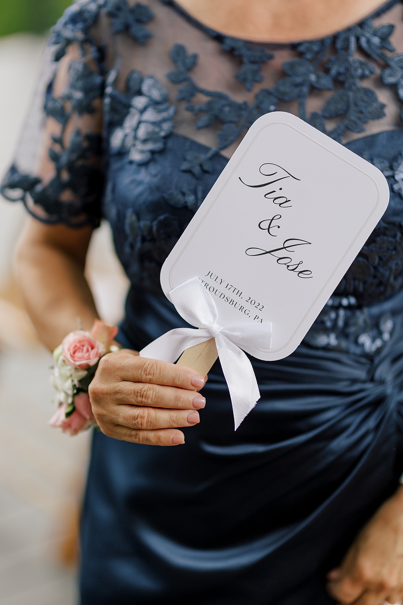 Custom fan with bride and groom names | Image by Hope Helmuth Photography 
