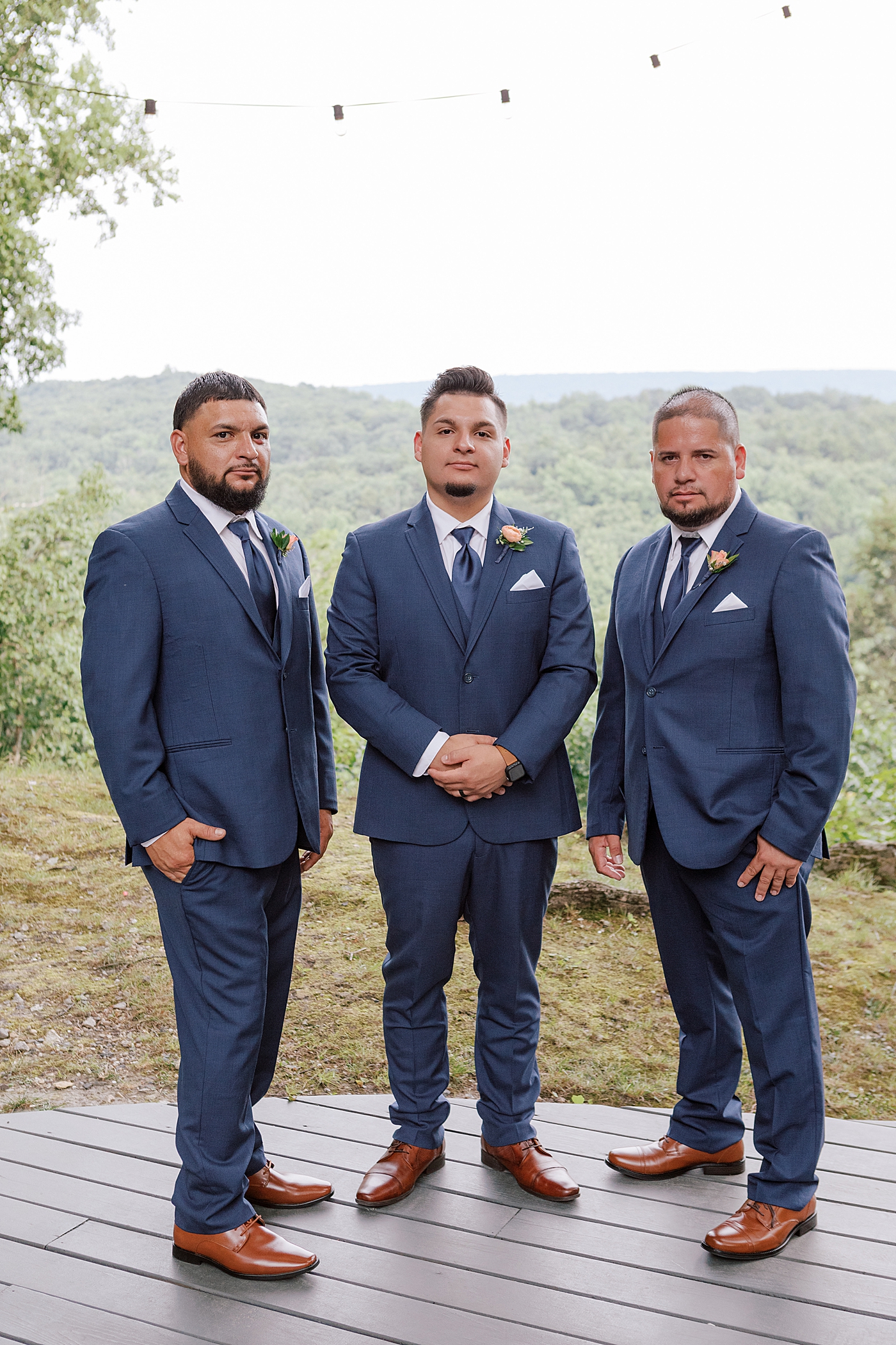Groomsmen during Promise Ridge Wedding | Image by Hope Helmuth Photography 
