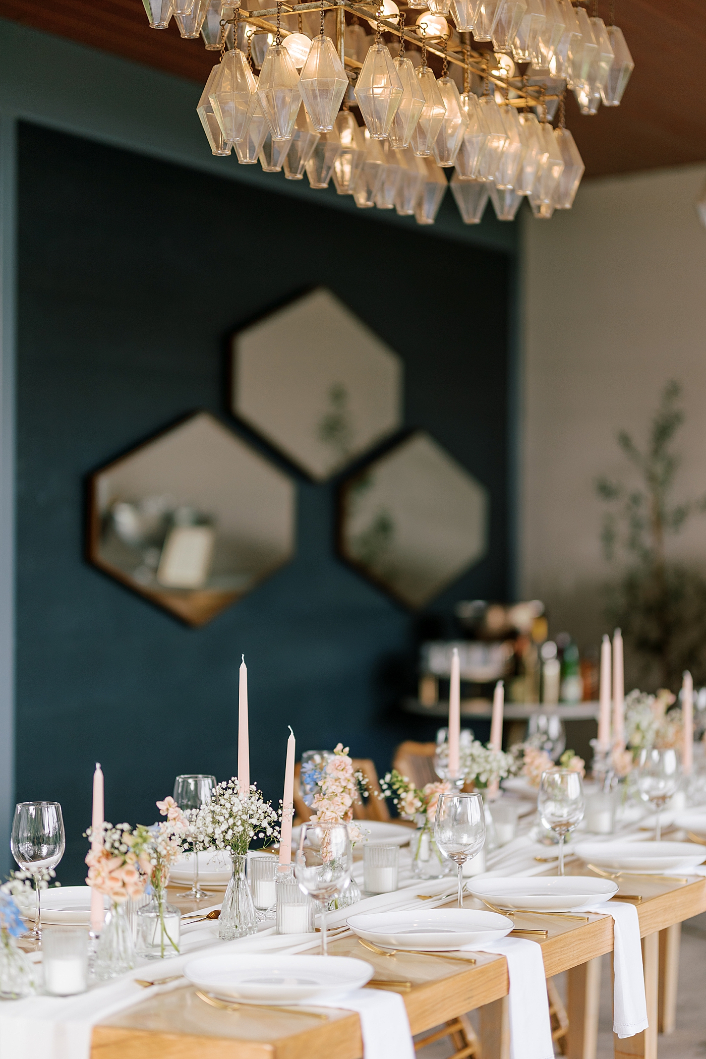 Details of wedding reception table with pink and blue flowers and white napkins and plates during Promise Ridge Wedding | Image by Hope Helmuth Photography 