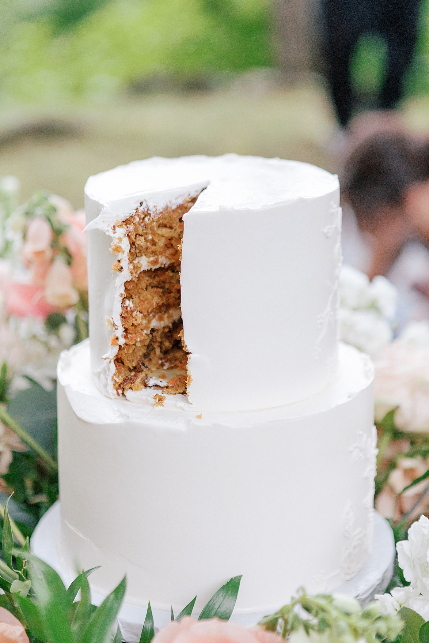 Wedding cake with slice missing | Image by Hope Helmuth Photography 
