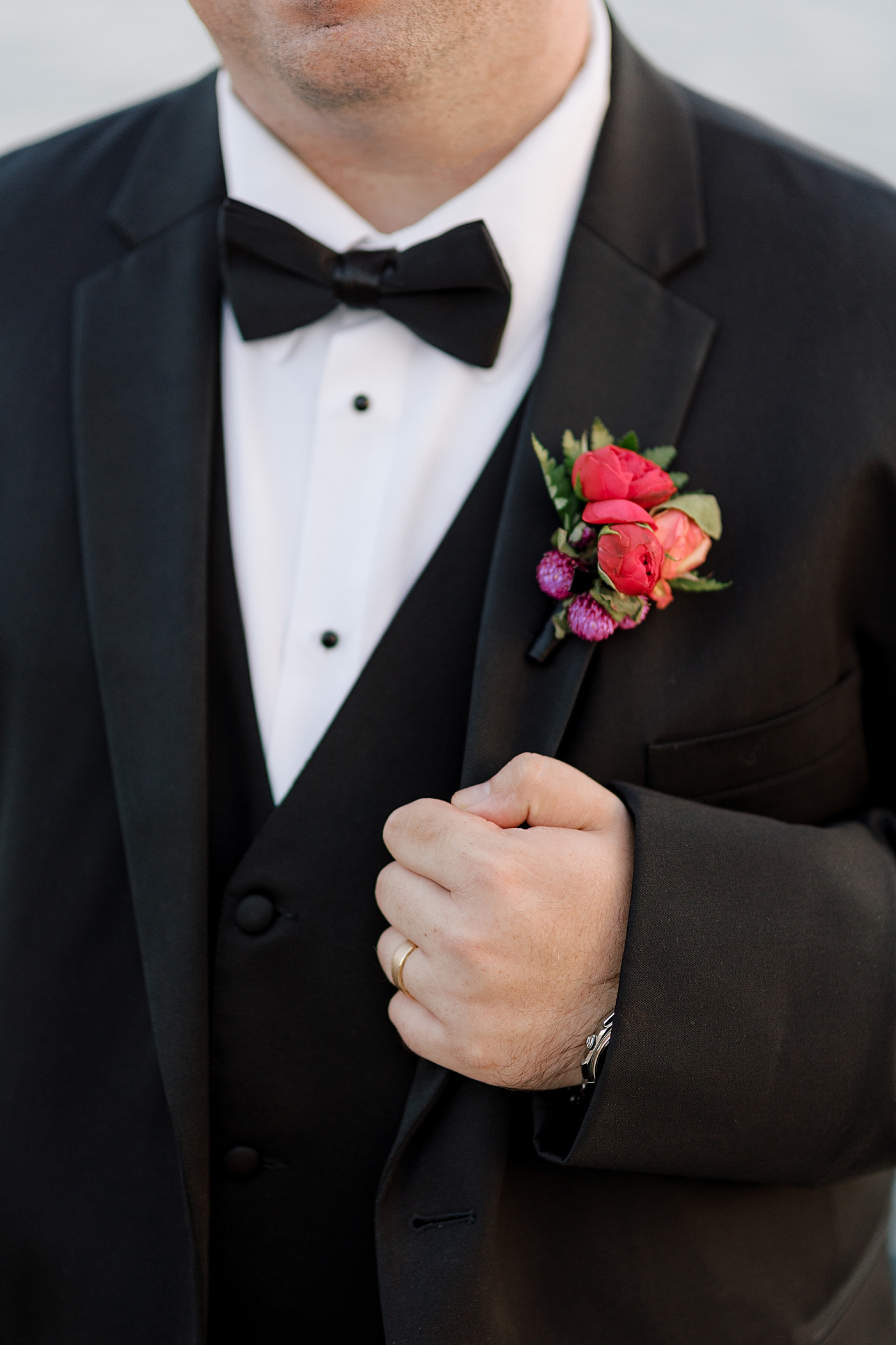 Boutonniere details at sunset | Image by Hope Helmuth Photography