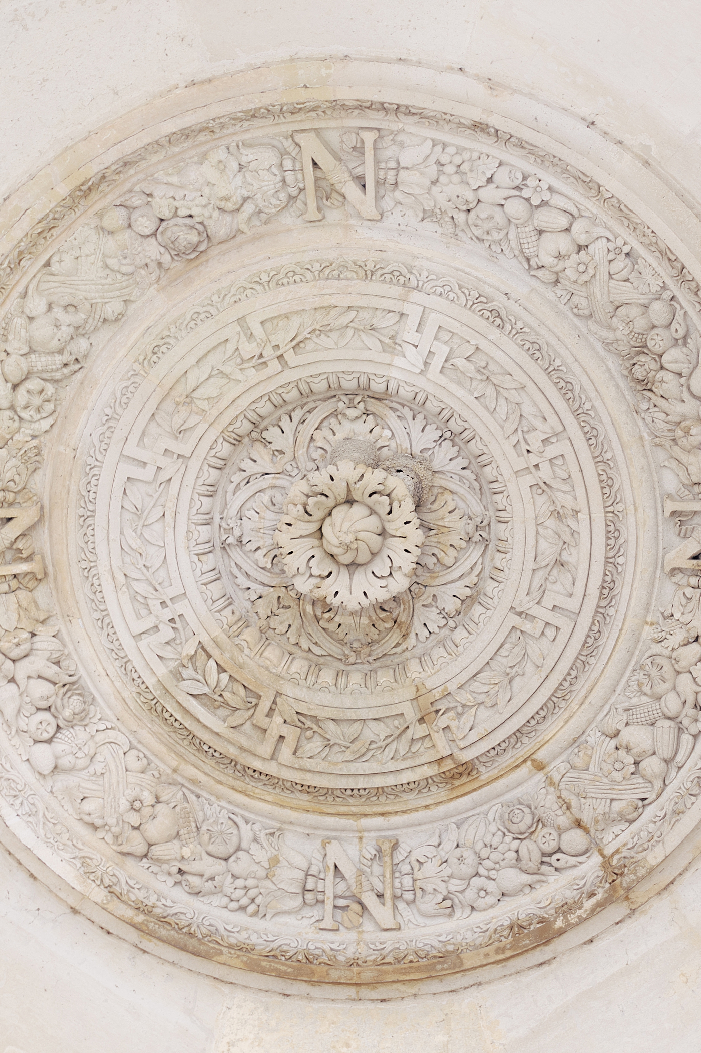 Ornate ceiling details during a Paris Elopement | Image by Hope Helmuth Photography