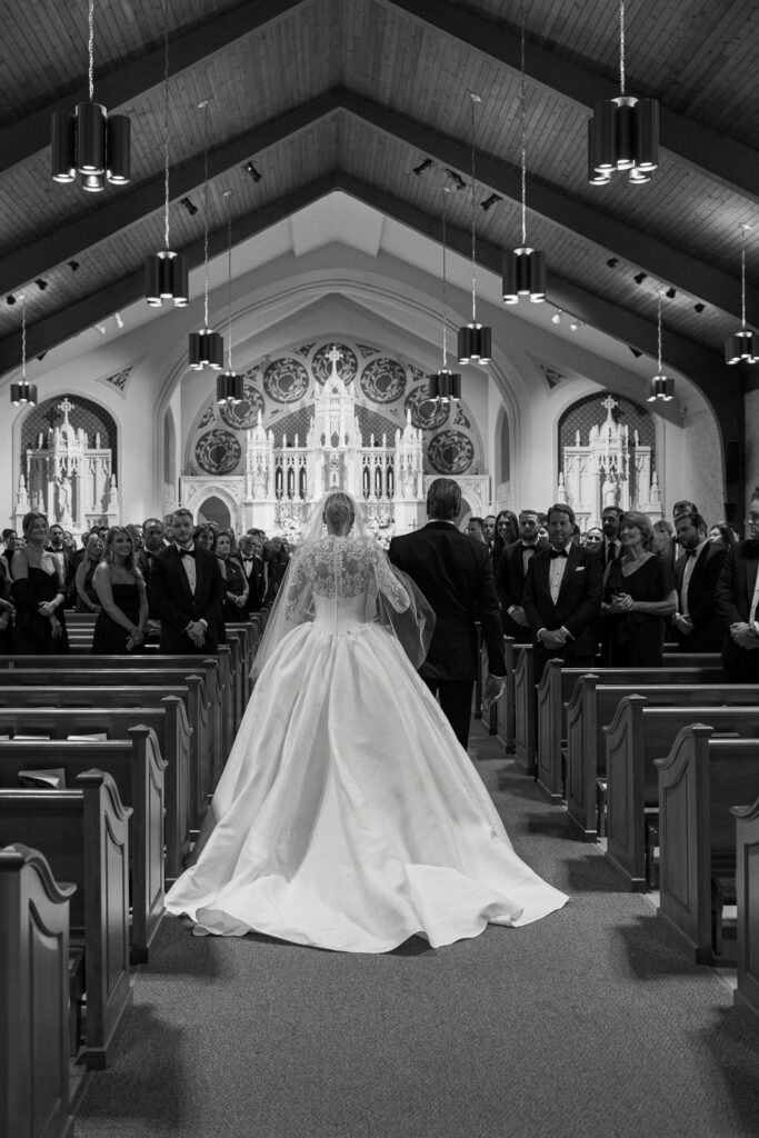Classic-Waterfront-Tented-Wedding-hope-helmuth-15