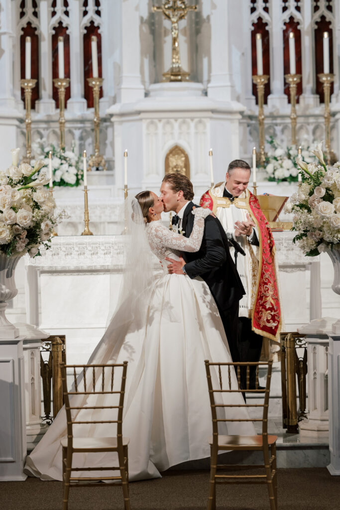 Classic-Waterfront-Tented-Wedding-hope-helmuth-16