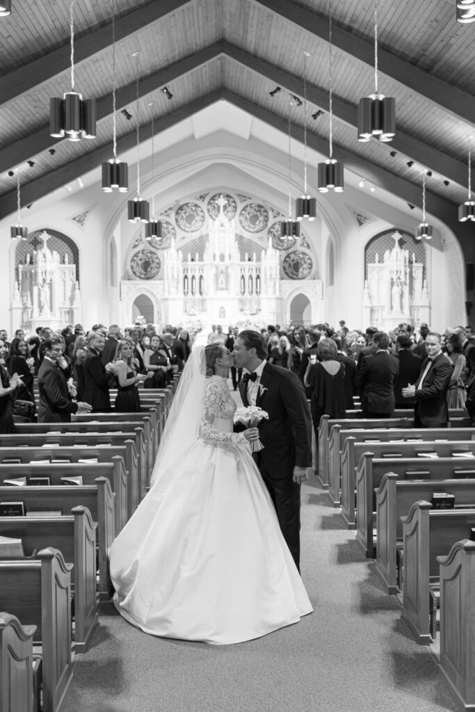 Classic-Waterfront-Tented-Wedding-hope-helmuth-17
