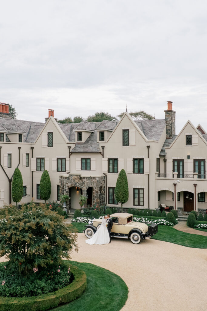 Classic-Waterfront-Tented-Wedding-hope-helmuth-31