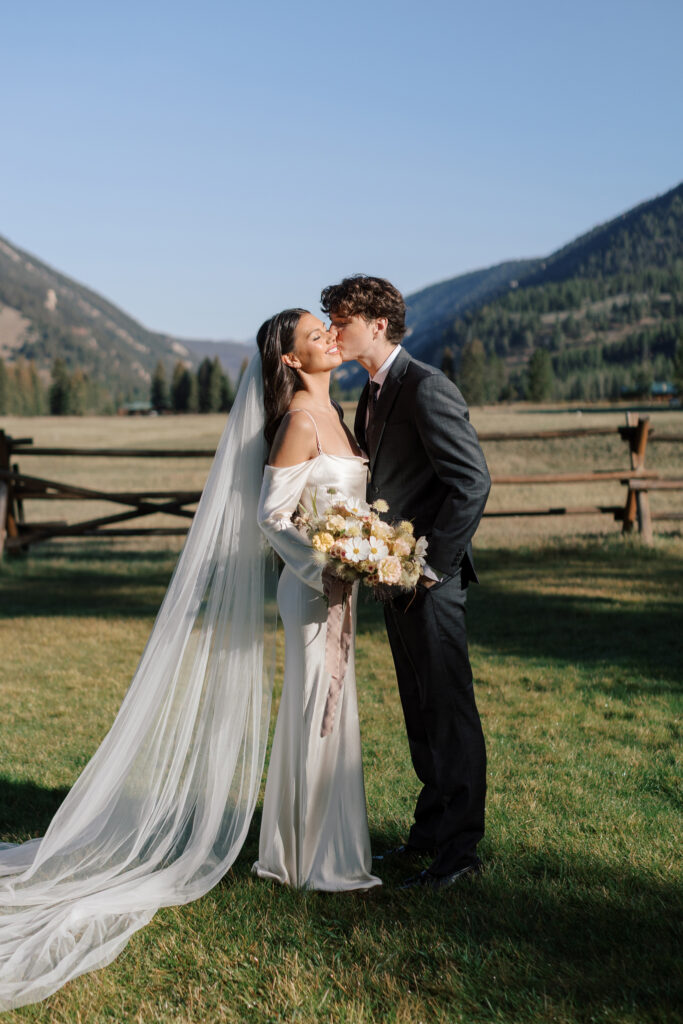 big-sky-montana-wedding-320-guest-ranch-photographer-12 320 guest ranch wedding